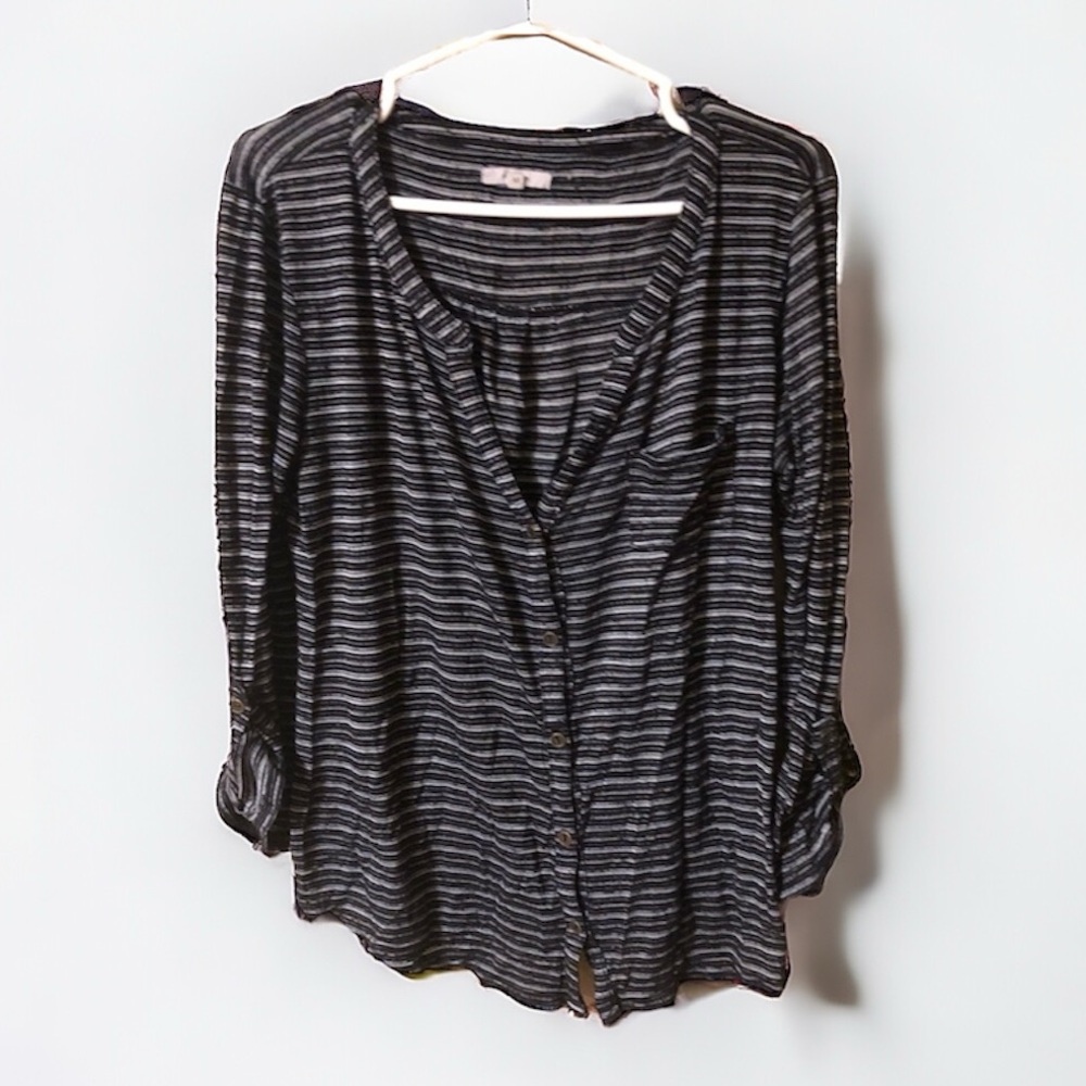 Maurices Long Sleeve Button Up V-Neck Blouse Top Size Medium
